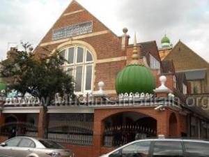 Musulmanes buscan crear centro educativo islámico en Londres